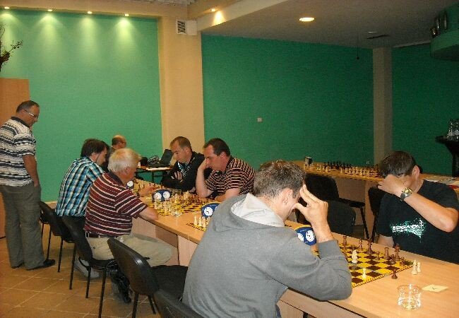 pracownicy-oswiaty-zagrali-w-szachy-34214