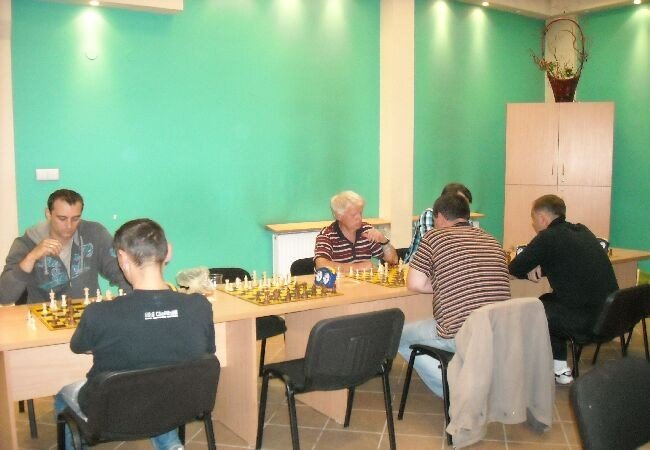 pracownicy-oswiaty-zagrali-w-szachy-34214