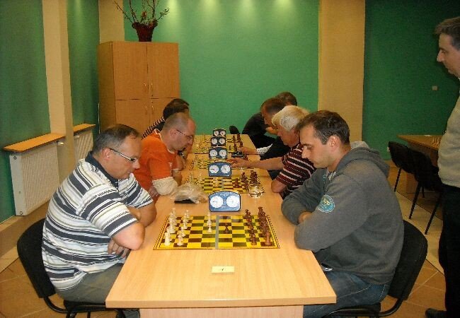 pracownicy-oswiaty-zagrali-w-szachy-34214