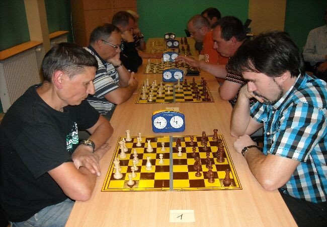 pracownicy-oswiaty-zagrali-w-szachy-34214