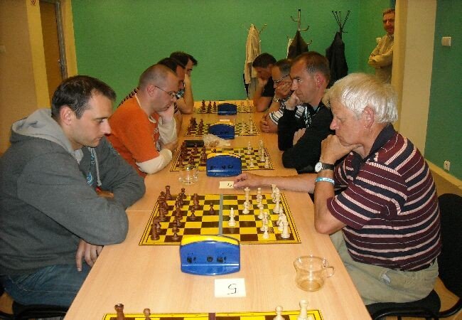 pracownicy-oswiaty-zagrali-w-szachy-34214