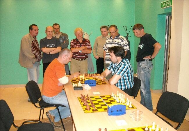 pracownicy-oswiaty-zagrali-w-szachy-34214