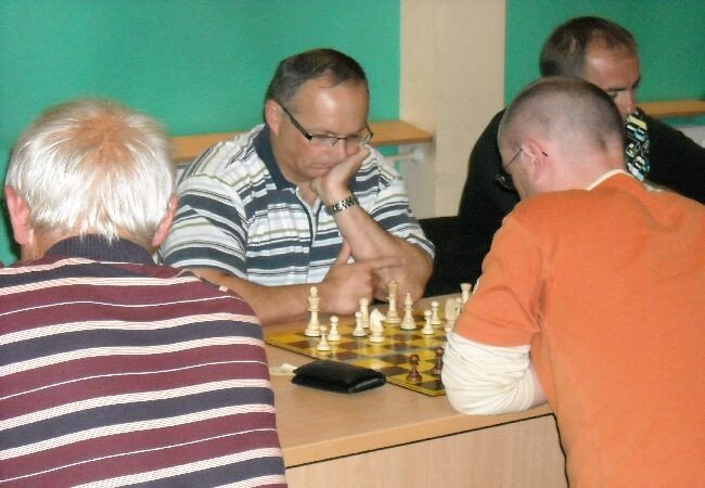 pracownicy-oswiaty-zagrali-w-szachy-34214