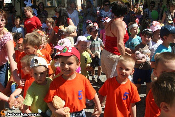 parada-misiow-przyciagnea-tumy-34233