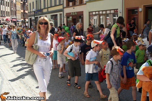 parada-misiow-przyciagnea-tumy-34233