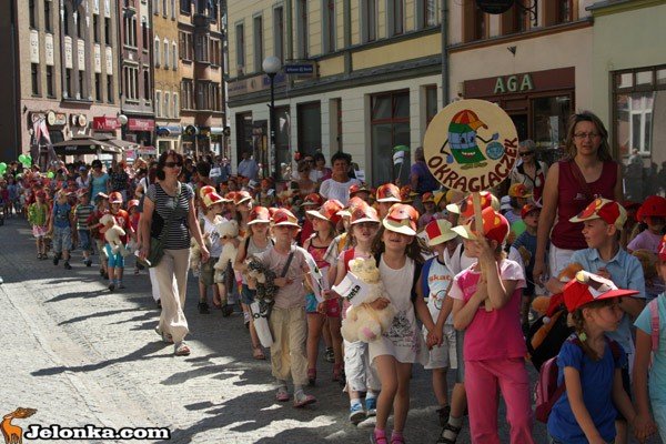 parada-misiow-przyciagnea-tumy-34233