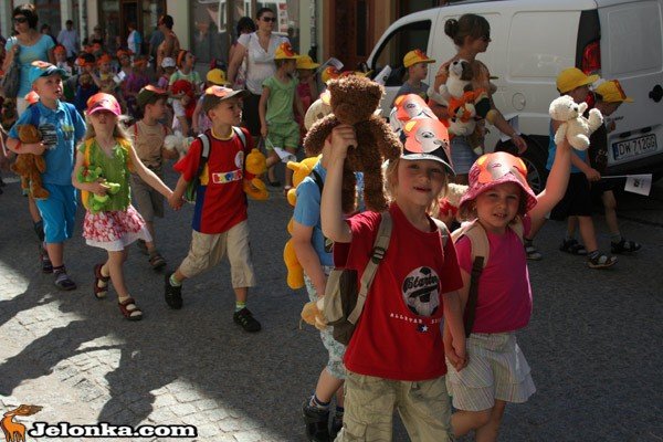 parada-misiow-przyciagnea-tumy-34233