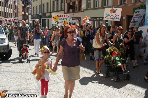 parada-misiow-przyciagnea-tumy-34233