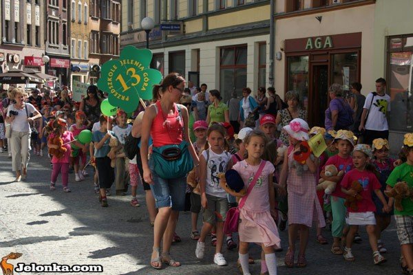 parada-misiow-przyciagnea-tumy-34233