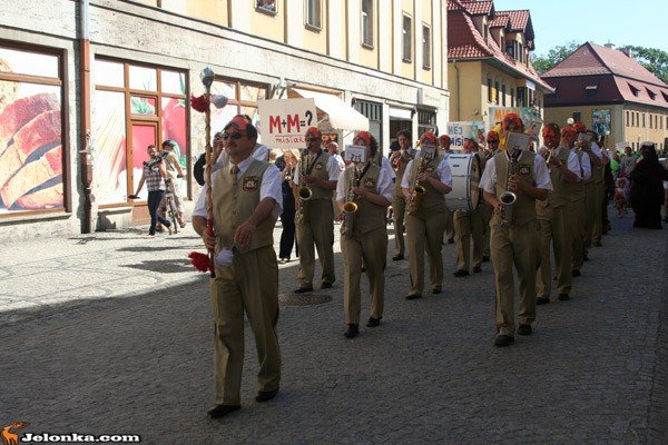 parada-misiow-przyciagnea-tumy-34233