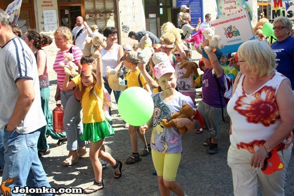 parada-misiow-przyciagnea-tumy-34233