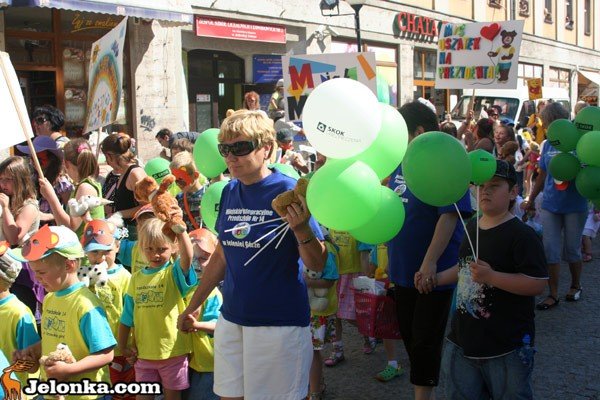 parada-misiow-przyciagnea-tumy-34233