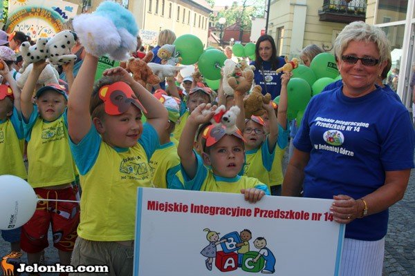 parada-misiow-przyciagnea-tumy-34233