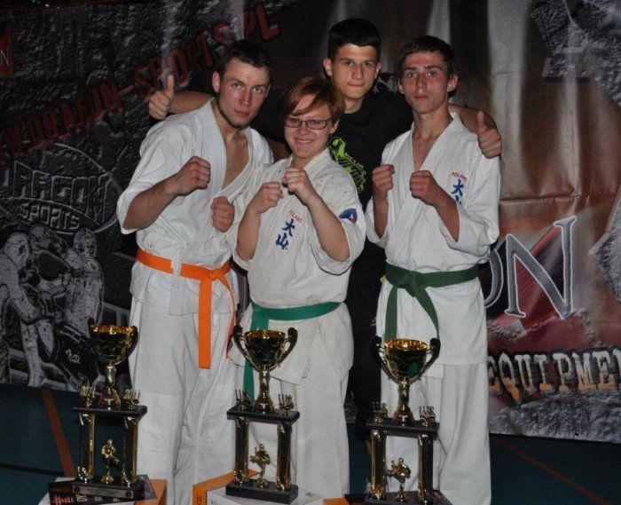 jeleniogorski-klub-oyama-wygrywa-w-profesjonalnej-gali-walk-34271
