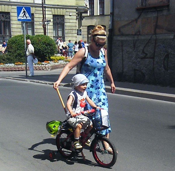 tumy-cyklistow-pojechay-w-xi-paradzie-rowerow-34334