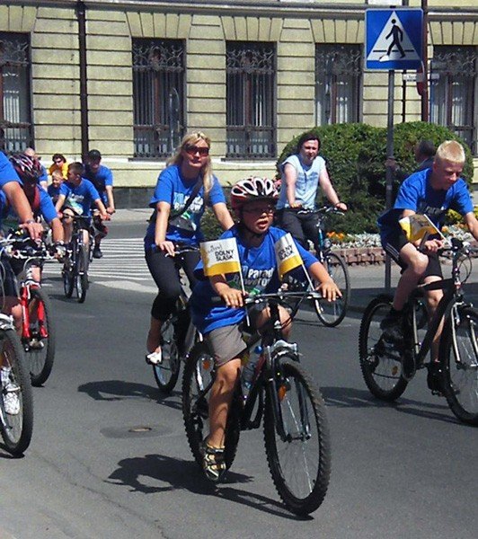 tumy-cyklistow-pojechay-w-xi-paradzie-rowerow-34334