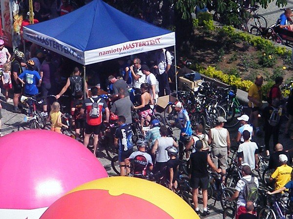 tumy-cyklistow-pojechay-w-xi-paradzie-rowerow-34334