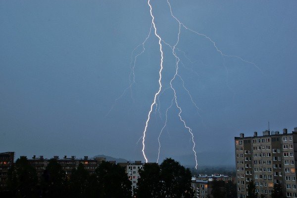 Błyskawice nad Zabobrzem.