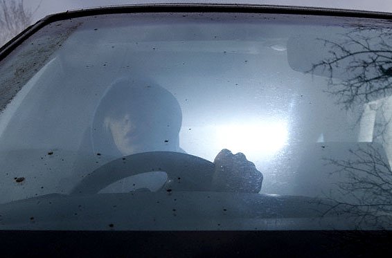 Przed ZSO nr 1 czasem trudno znaleźć miejsce do parkowania. Samochodami – oprócz nauczycieli – podjeżdżają uczniowie.