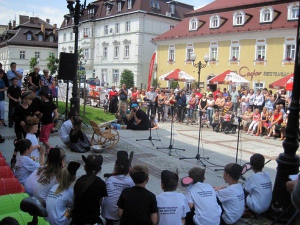 kochaja-cieplice-piorem-i-kredkami-34457