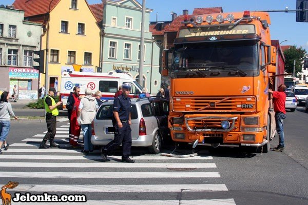 opel-zderzy-sie-w-ciezarowka-na-feralnym-skrzyzowaniu-34553