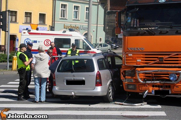 opel-zderzy-sie-w-ciezarowka-na-feralnym-skrzyzowaniu-34553