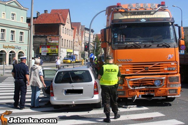 opel-zderzy-sie-w-ciezarowka-na-feralnym-skrzyzowaniu-34553