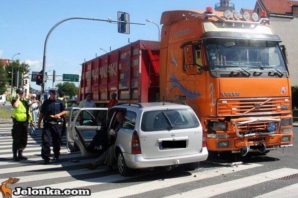 opel-zderzy-sie-w-ciezarowka-na-feralnym-skrzyzowaniu-34553