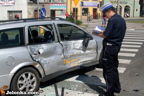 opel-zderzy-sie-w-ciezarowka-na-feralnym-skrzyzowaniu-34553