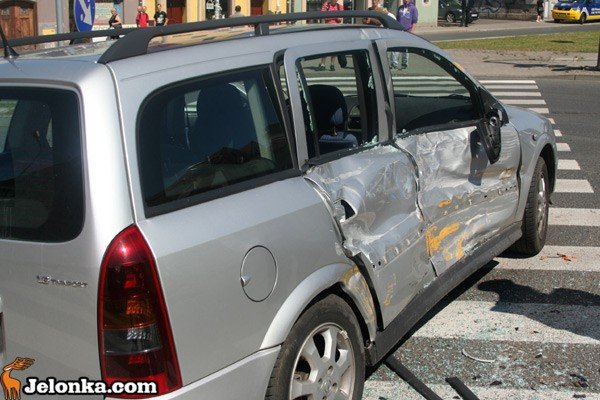 opel-zderzy-sie-w-ciezarowka-na-feralnym-skrzyzowaniu-34553