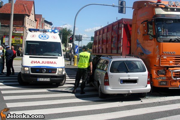 opel-zderzy-sie-w-ciezarowka-na-feralnym-skrzyzowaniu-34553