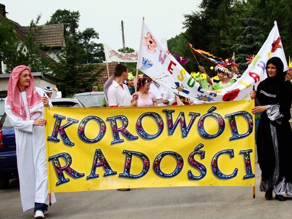 korowod-radosci-przeszed-przez-wojcieszow-34592