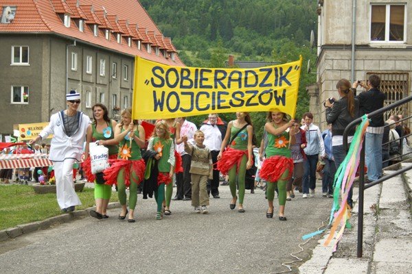 korowod-radosci-przeszed-przez-wojcieszow-34592