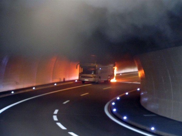 w-szwajcarii-spona-polski-autokar-ktorym-podrozowali-jeleniogorzanie-34593
