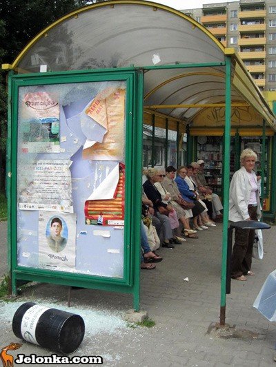 zniszczyli-przystanek-mzk-34660