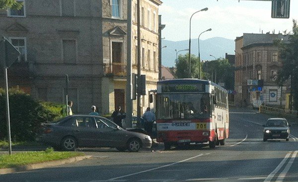 stuczka-auta-z-autobusem-czyja-wina-34711