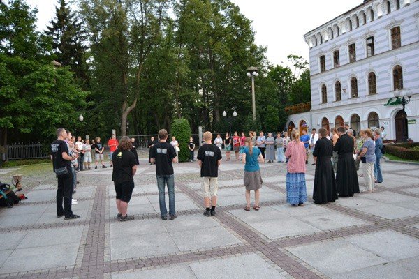 flashmob-zakonny-w-cieplicach-roztanczona-ewangelia-34738