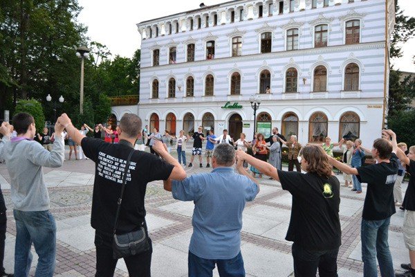 flashmob-zakonny-w-cieplicach-roztanczona-ewangelia-34738