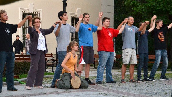 flashmob-zakonny-w-cieplicach-roztanczona-ewangelia-34738