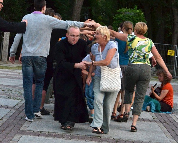 flashmob-zakonny-w-cieplicach-roztanczona-ewangelia-34738