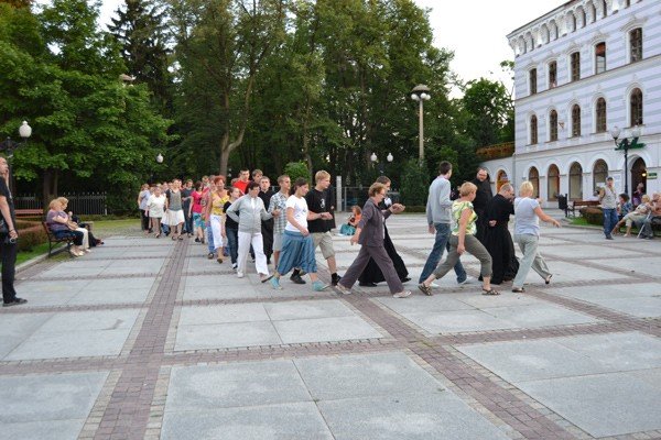 flashmob-zakonny-w-cieplicach-roztanczona-ewangelia-34738