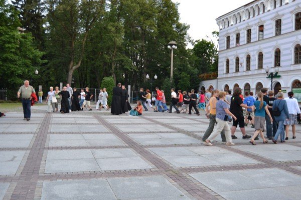 flashmob-zakonny-w-cieplicach-roztanczona-ewangelia-34738