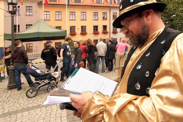 przygoda-ze-szkem-i-sztuka-na-placu-ratuszowym-34792