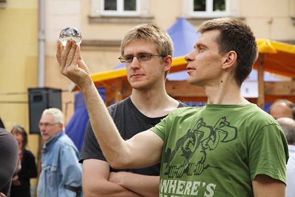 przygoda-ze-szkem-i-sztuka-na-placu-ratuszowym-34792