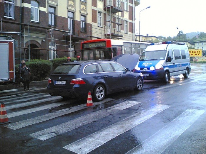 pogoda-nie-sprzyjaa-kierowcom-stuczki-w-deszczu-34817