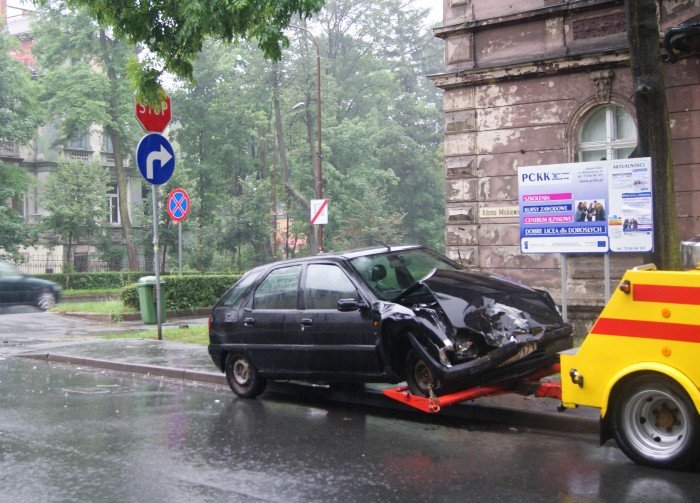 pogoda-nie-sprzyjaa-kierowcom-stuczki-w-deszczu-34817