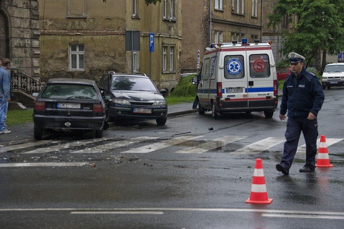 pogoda-nie-sprzyjaa-kierowcom-stuczki-w-deszczu-34817