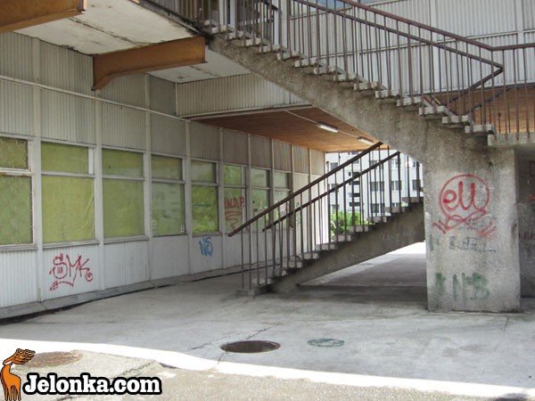 pobi-ochroniarza-i-pobazgra-sprejem-blokowiska-34849