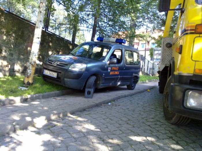 bo-nie-zaciagna-recznego-hamulca-34885