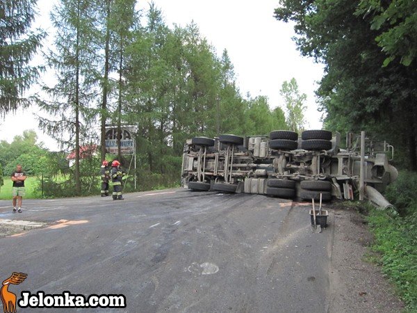 betoniarka-w-opaach-droga-zablokowana-34886